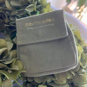 Judith Ripka Green Velvet Jewelry Snap Pouch 4”x 3.25”x.75”